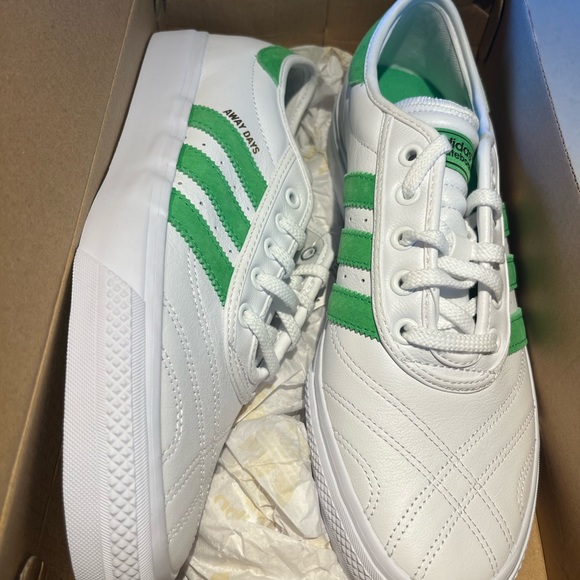 Adidas Size 9 Men’s - Picture 2 of 5